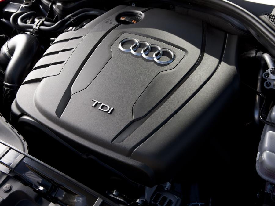 Моторный отсек Audi A6 2.0 TDI Avant (4G, C7) 2011 года  (AU) (фото 5 из 9)